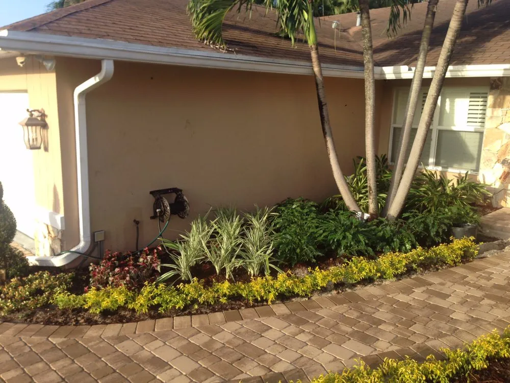 Professional yard maintenance experts serving Miami, FL - Falcon Pro Lawn