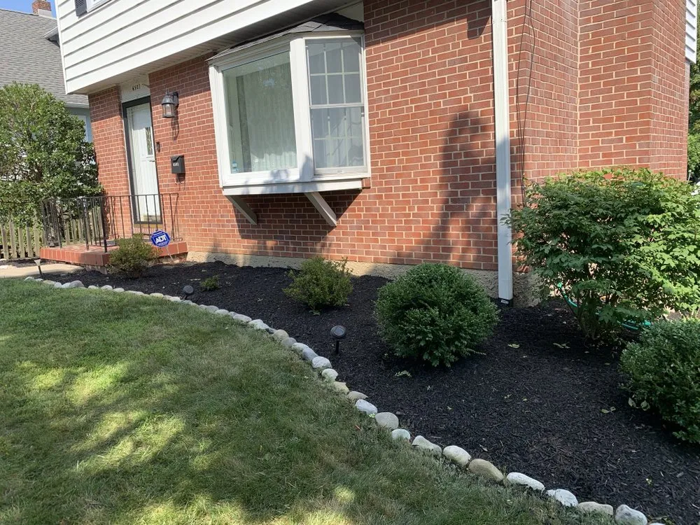 Custom garden landscaping in Baltimore, MD by Fall Green Lawn Services