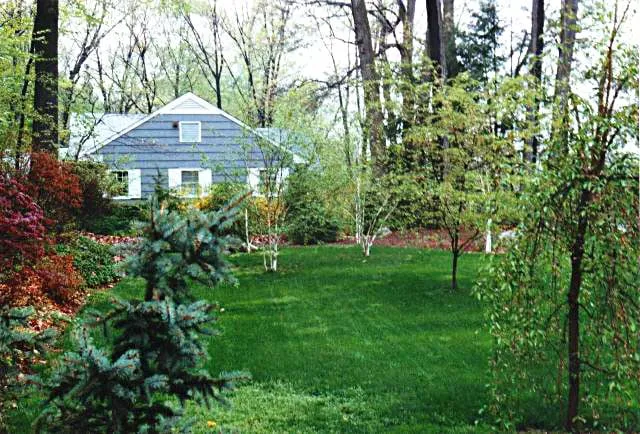 Local lawn care service for beautiful yards in Sparta, NJ by Fall Guys