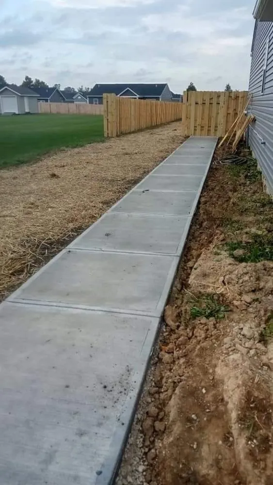 Affordable landscape design in Lorain, OH by Fall Lawn Care