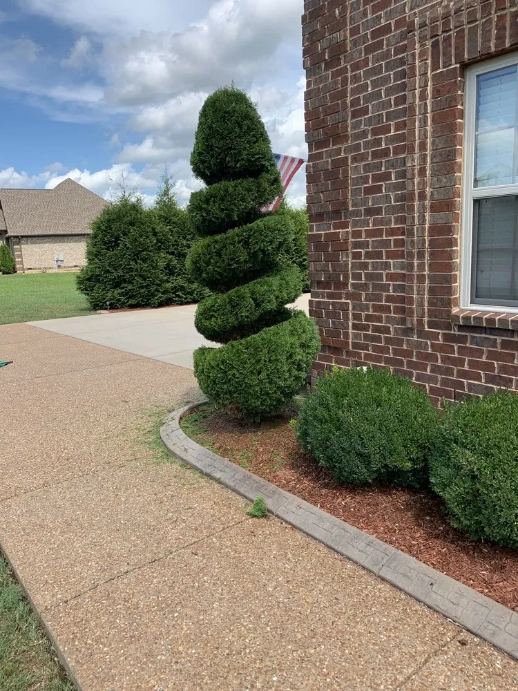 Top-rated lawn care service experts serving Lebanon, TN - Fall River Landscape