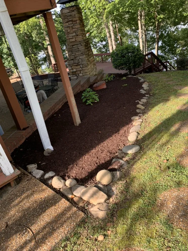 Top-rated yard cleanup service for beautiful yards in Lebanon, TN by Fall River Landscape
