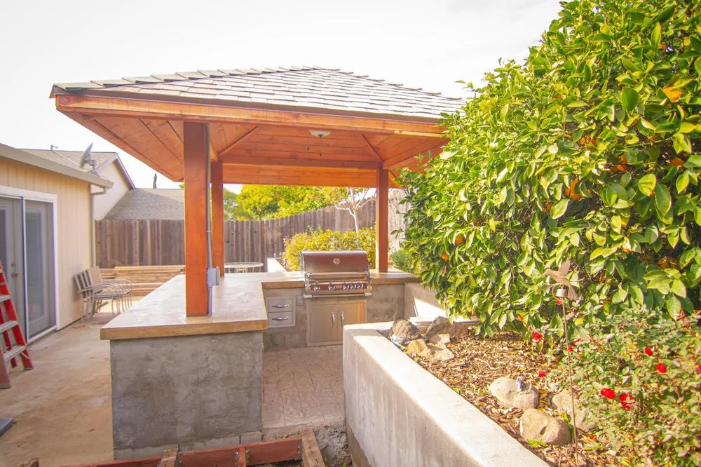 Expert lawn care service experts serving Fair Oaks, CA - Fallen Leaf Construction