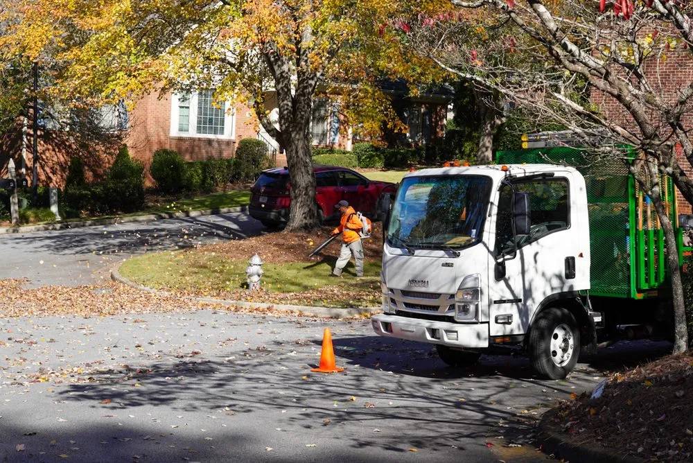 Reliable yard maintenance in Tucker, GA by Falling Leaves