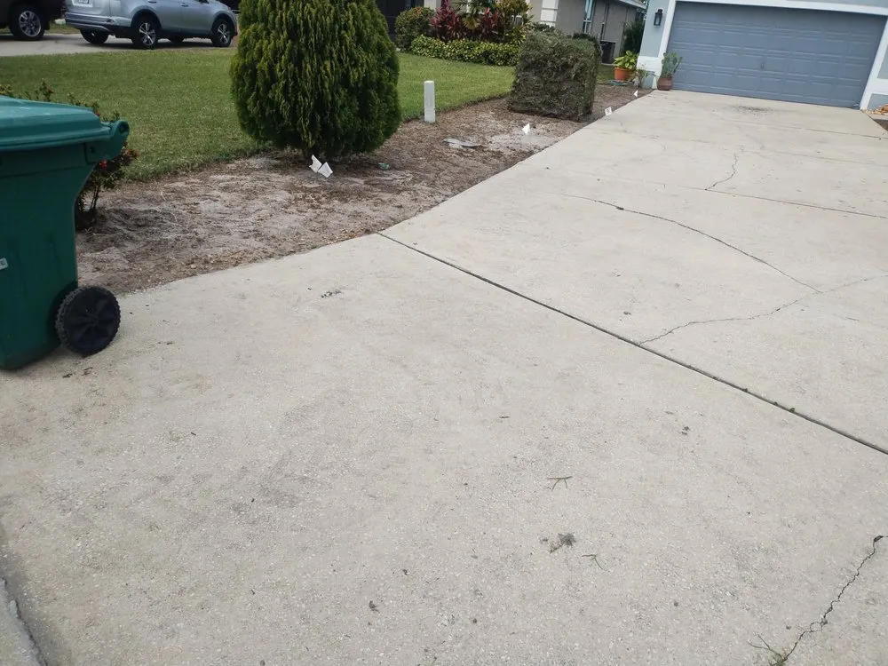 Custom yard maintenance for residential properties across Lake Wales, FL - Family Caporum Sod