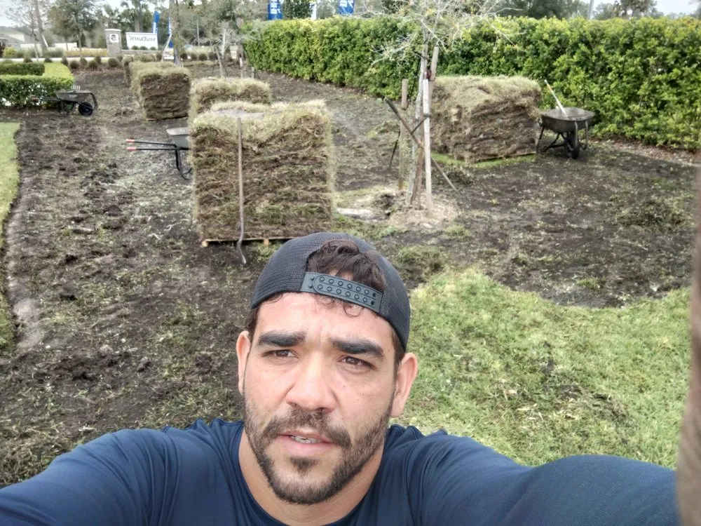 Affordable yard cleanup service with custom design in Lake Wales, FL by Family Caporum Sod