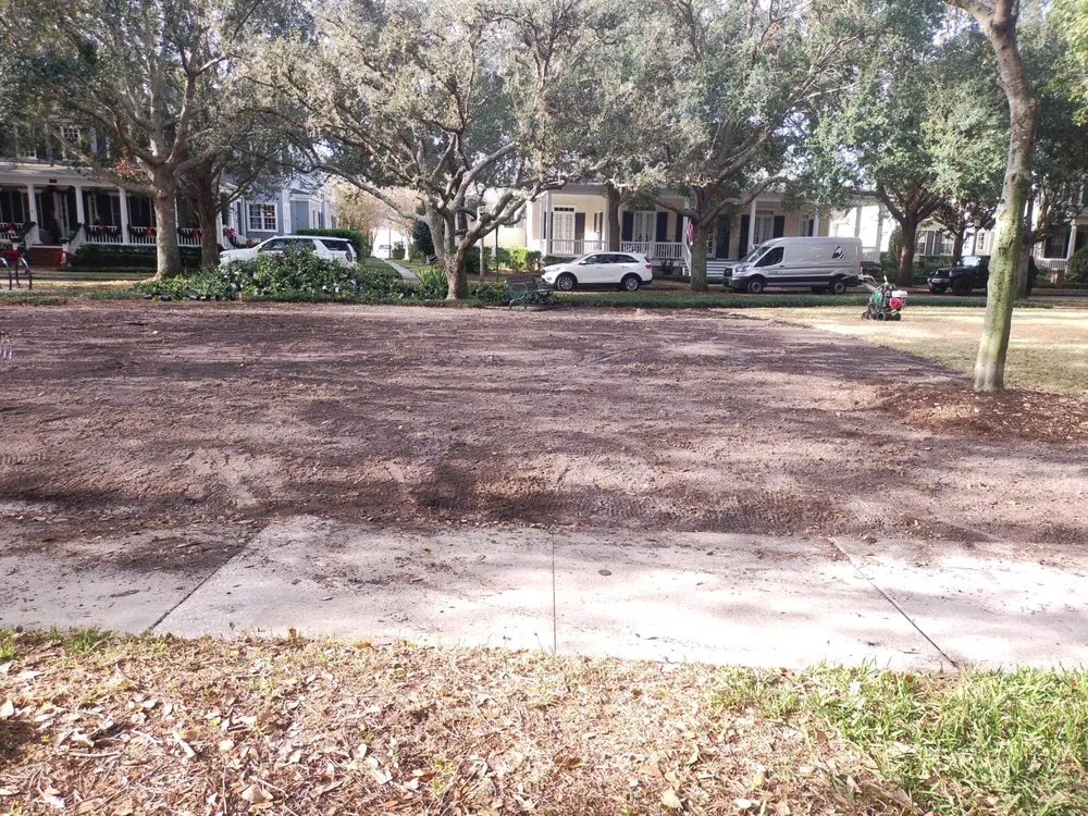 Custom yard cleanup service in Lake Wales, FL by Family Caporum Sod