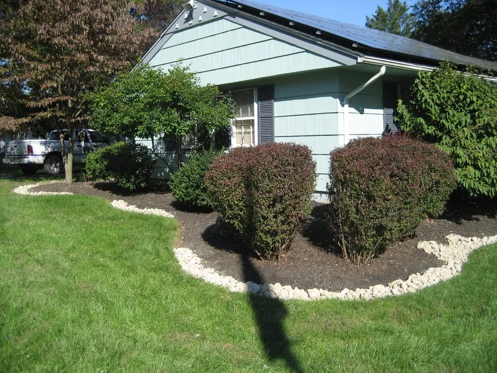 Custom yard maintenance experts serving Manalapan, NJ - Family Crest Property Management Group
