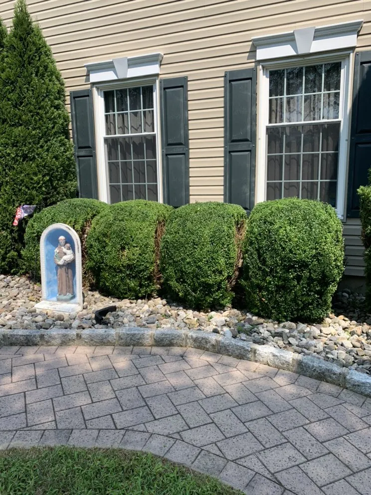 Professional garden landscaping experts serving New Egypt, NJ - Family landscaping