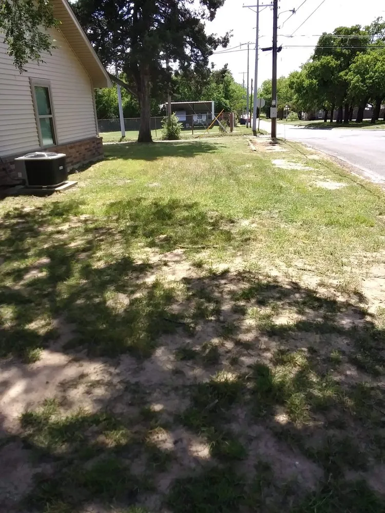 Local yard maintenance for beautiful yards across Bowie, TX - Family Lawn Service