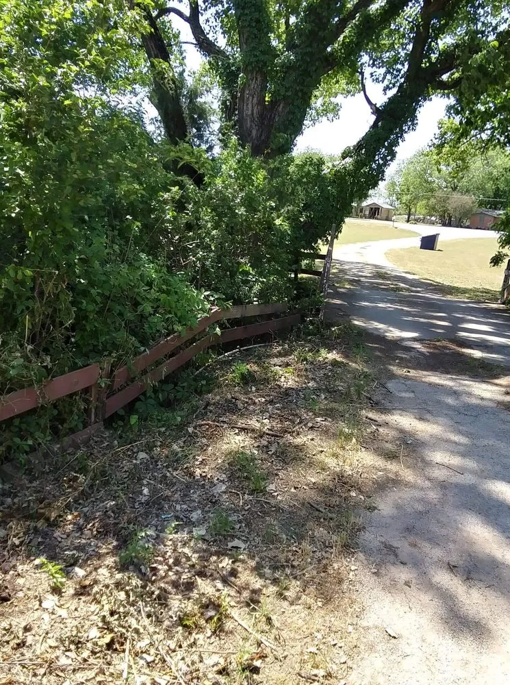 Top-rated yard maintenance for beautiful yards across Bowie, TX - Family Lawn Service