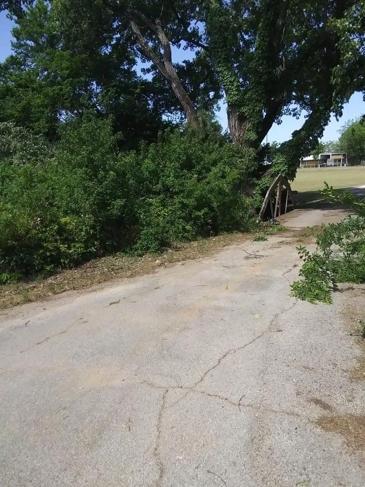 Reliable landscaping services for beautiful yards across Bowie, TX - Family Lawn Service