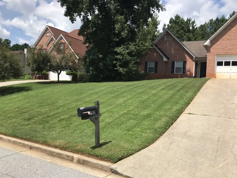 Trusted yard maintenance in Fayetteville, GA by Family Lawn Services