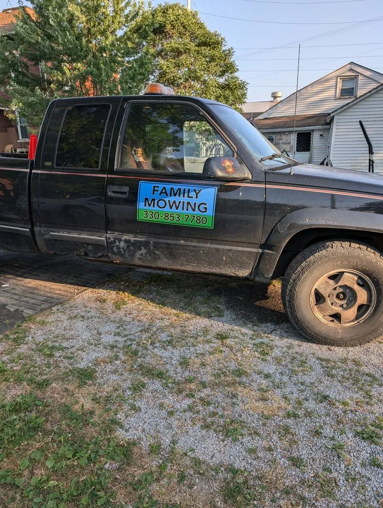 Affordable lawn care service experts serving Columbiana, OH - Family Mowing