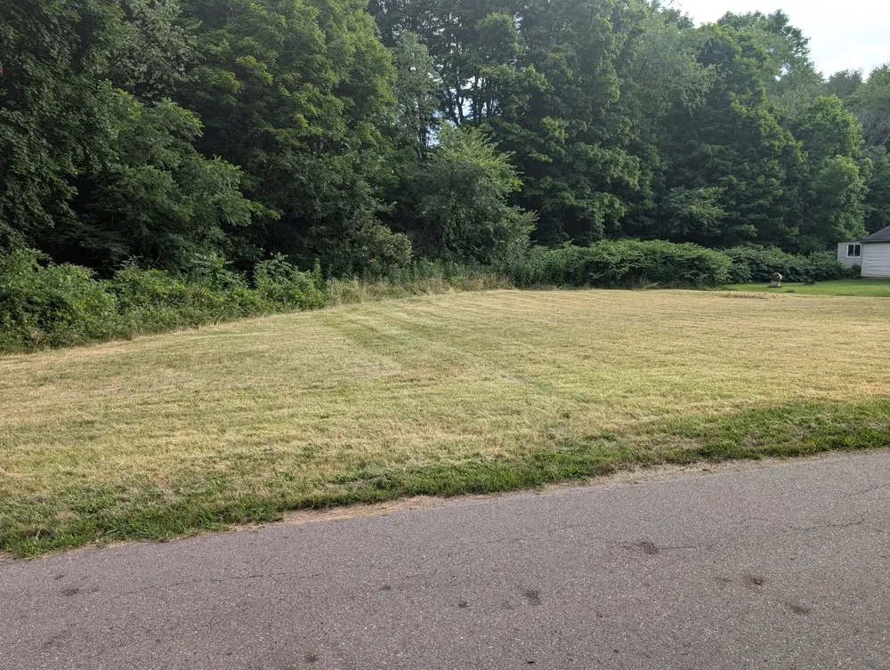 Top-rated landscaping services in Columbiana, OH by Family Mowing