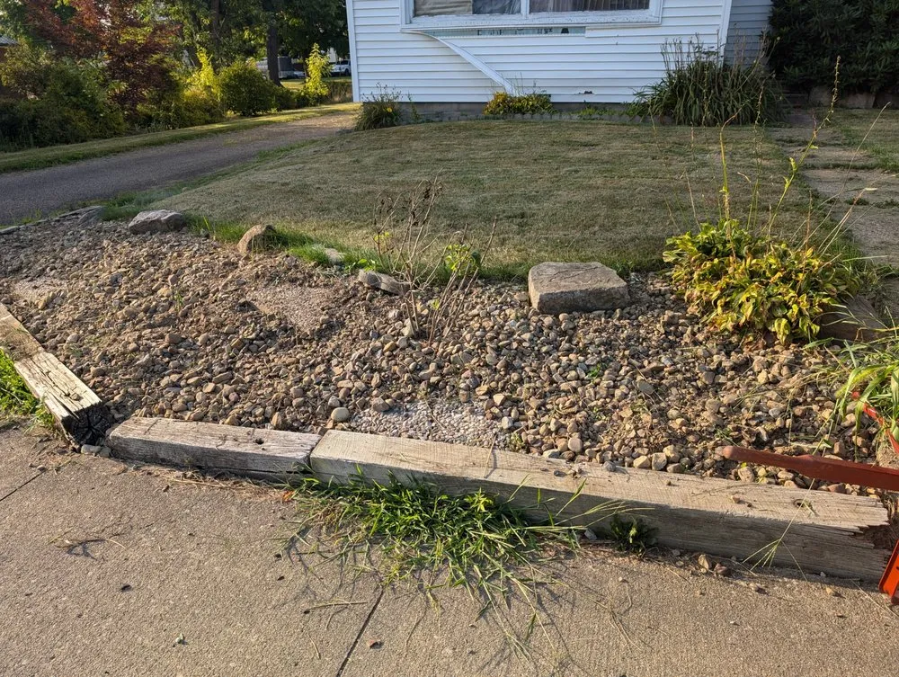 Local lawn mowing service for homes in Columbiana, OH by Family Mowing