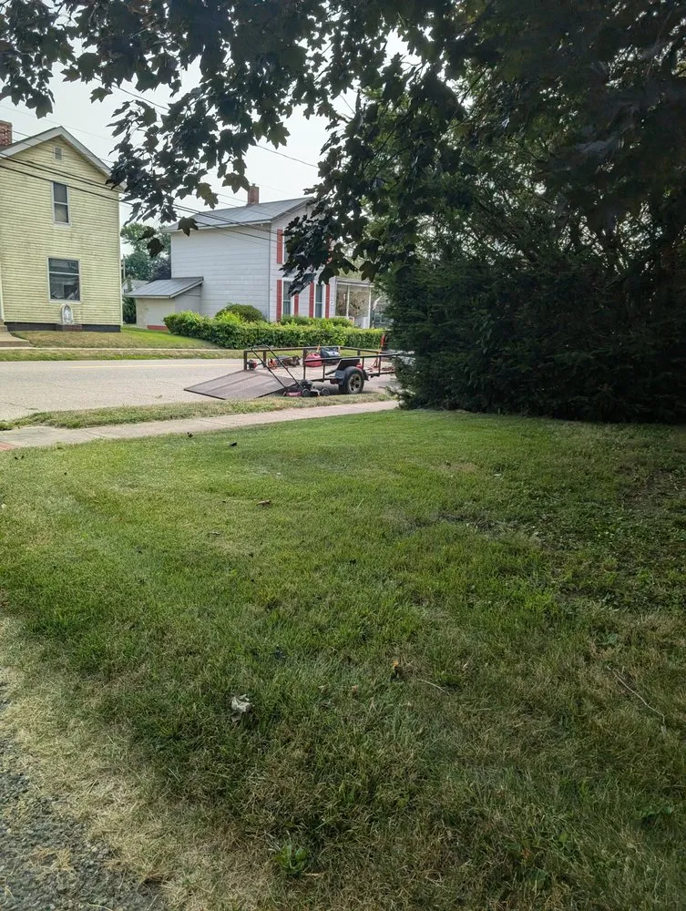 Custom lawn care service experts serving Columbiana, OH - Family Mowing