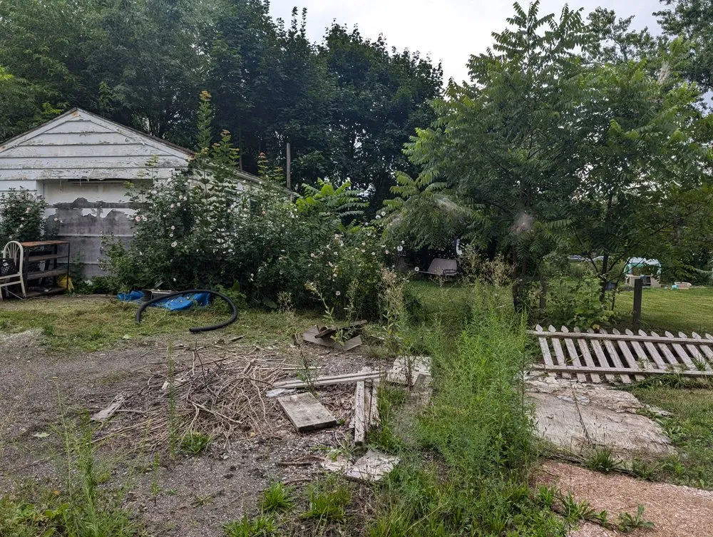 Local lawn mowing service in Columbiana, OH by Family Mowing