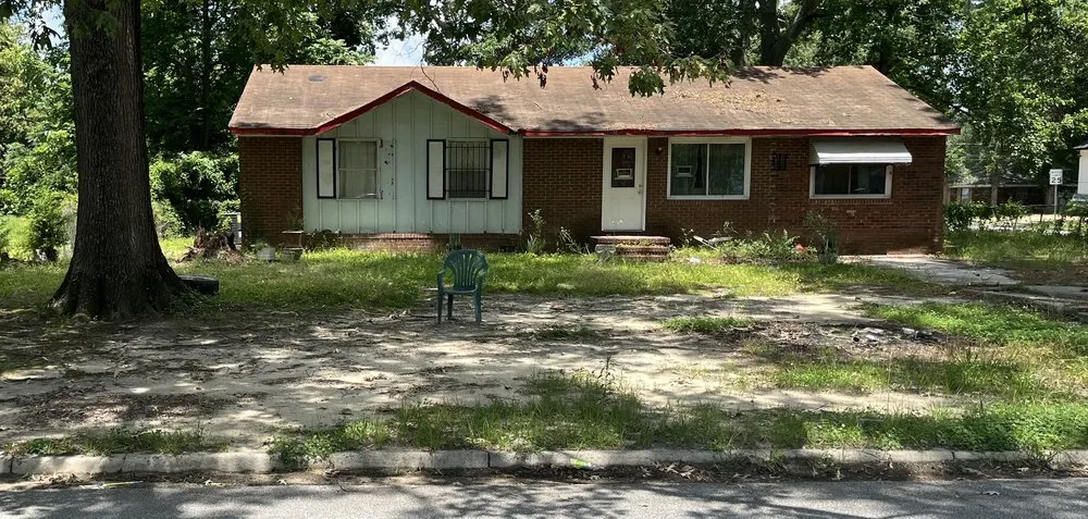 Trusted lawn care service experts serving Augusta, GA - Family Tree Landscaping and Lawncare