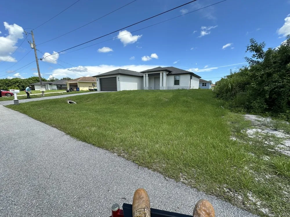 Affordable garden landscaping for year-round maintenance in Fort Myers, FL by Fanck’s Services