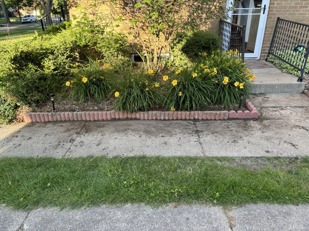 Professional garden landscaping in Jackson, MI by Fancy Lawn Care