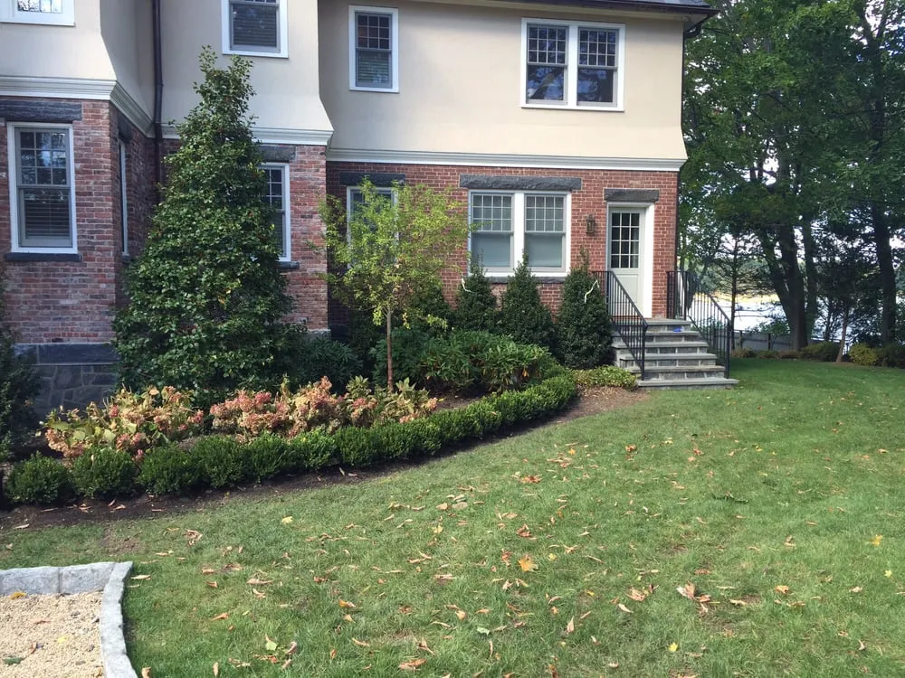 Reliable yard maintenance in Hawthorne NY, NY by Fanelli Landscapes