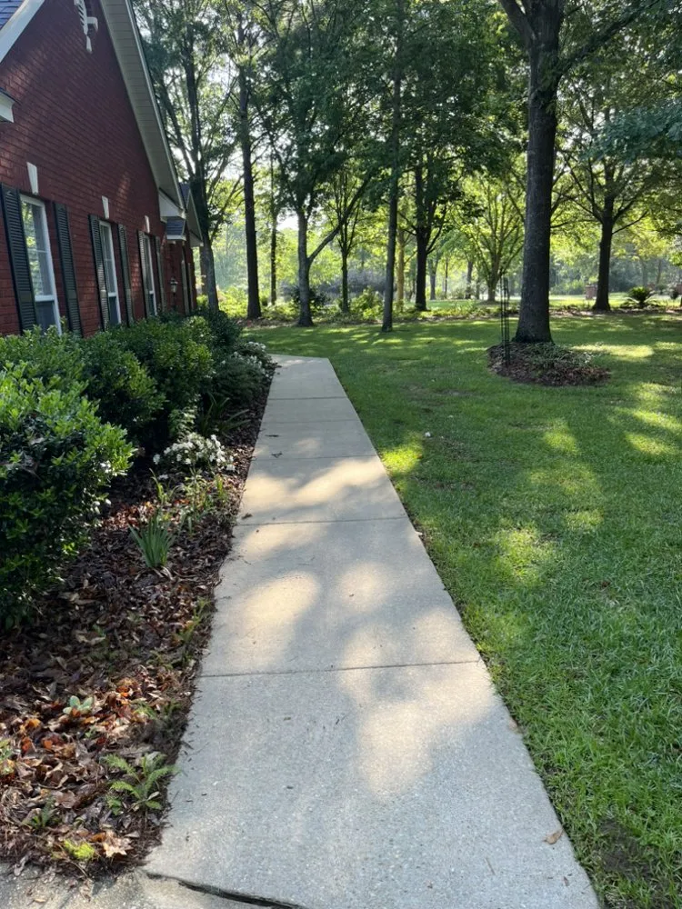 Affordable yard maintenance in Dothan, AL - Fanning's Exterior Detailing