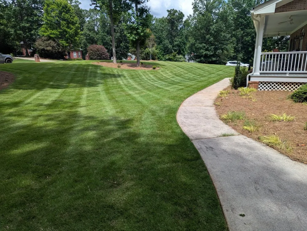 Custom lawn care service for homes in Peachtree City, GA by Fantastic Lawn Care