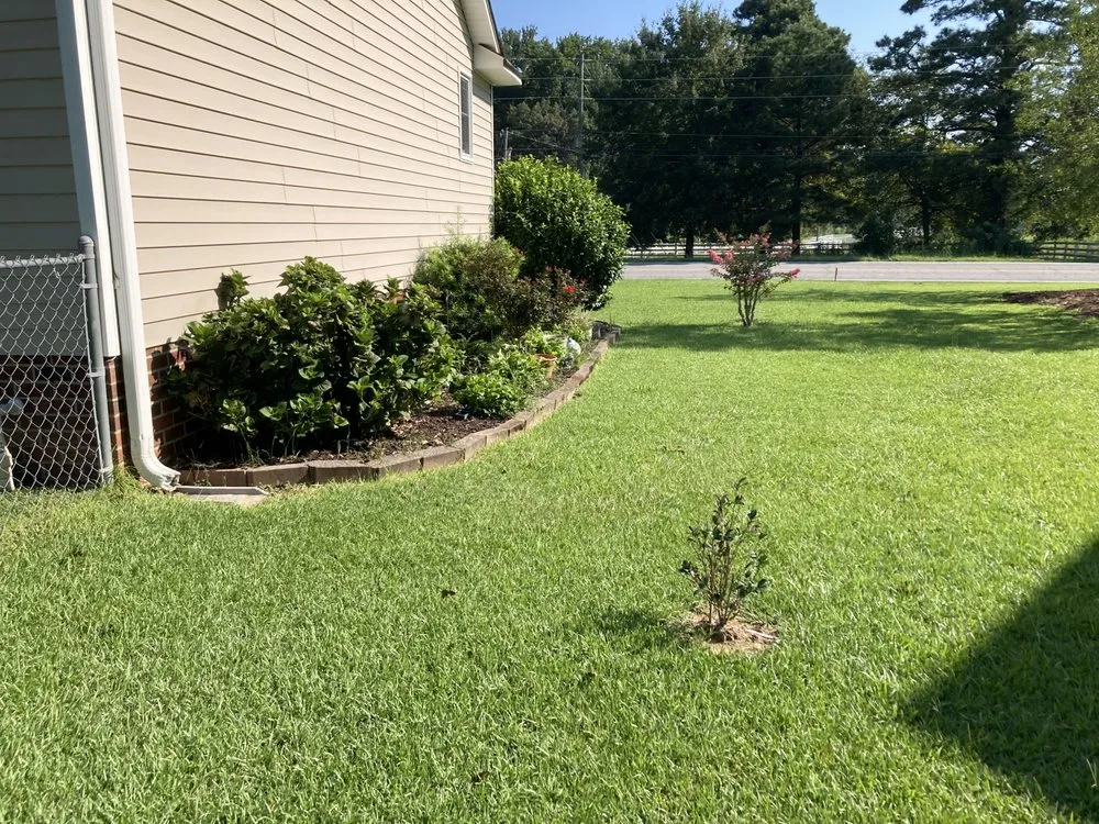 Affordable lawn care service experts serving Greenville, NC - Far Reaching Lawncare