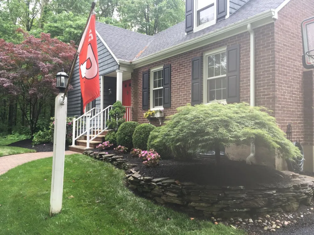 Custom lawn mowing service in Sommerset, NJ - Farah Landscape & Design
