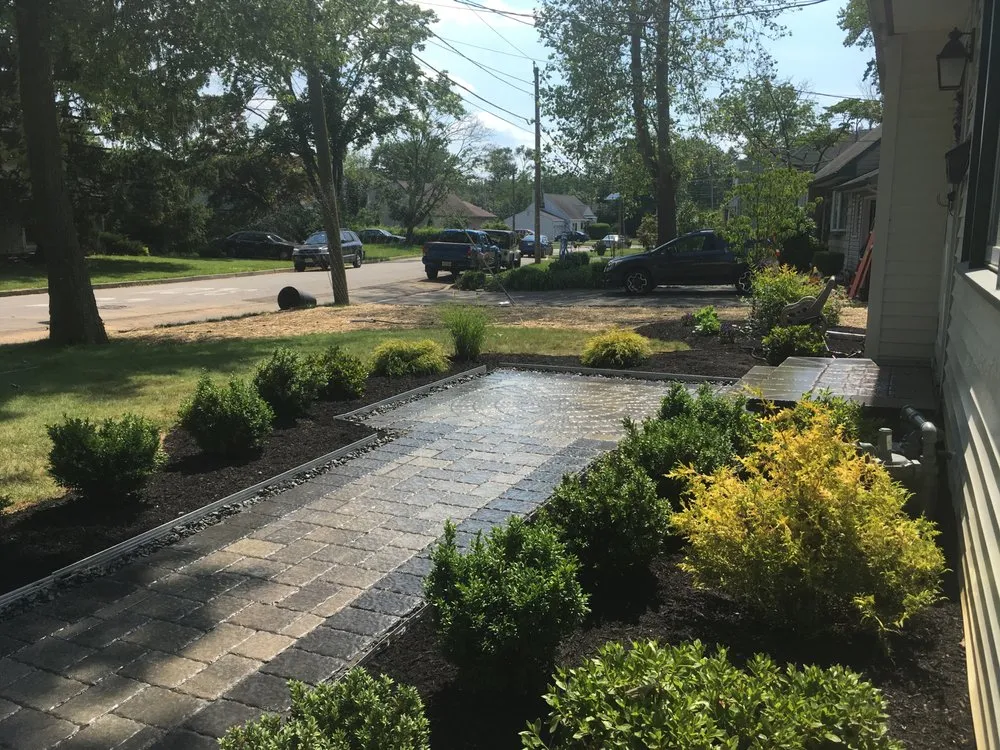 Reliable yard maintenance experts serving Sommerset, NJ - Farah Landscape & Design