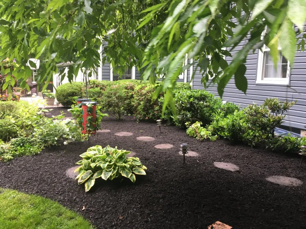 Affordable yard maintenance in Sommerset, NJ by Farah Landscape & Design
