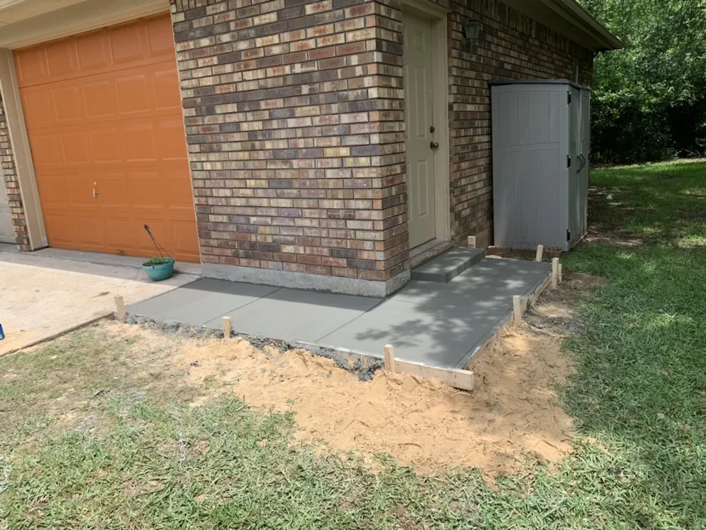 Custom yard maintenance experts serving Wht Settlemt, TX - Farias Professional Landscaping