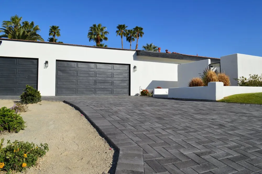Professional garden landscaping experts serving Palm Desert, CA - Farley Interlocking Pavingstones