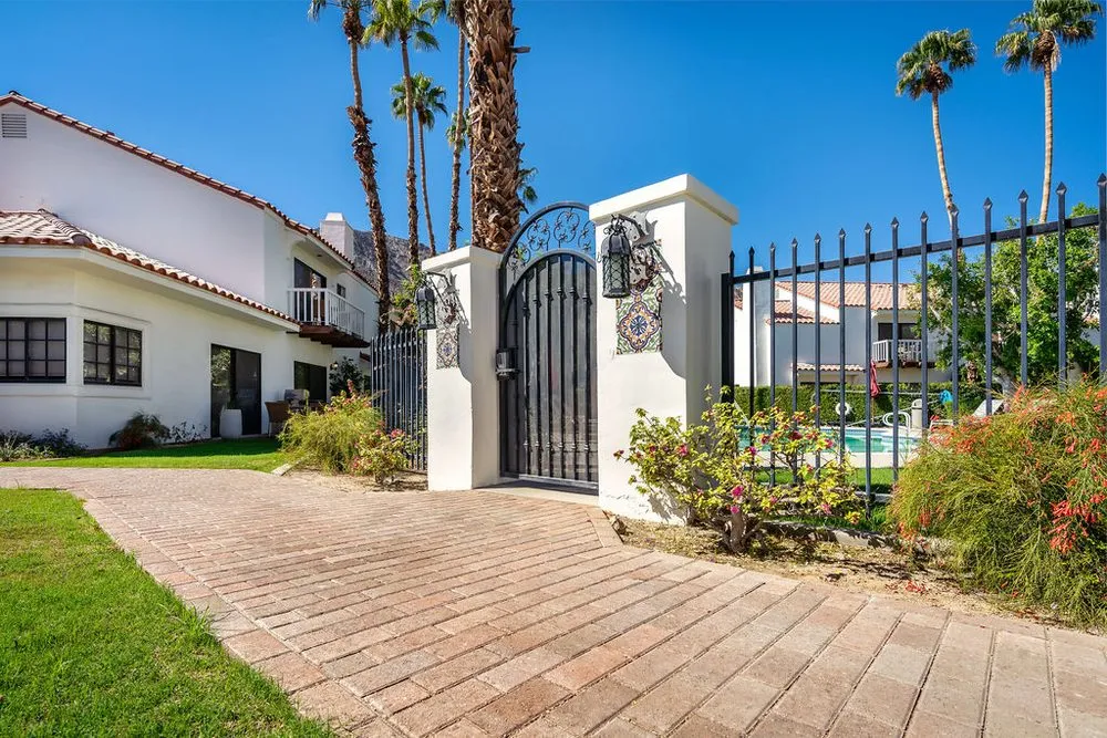 Reliable residential landscaping in Palm Desert, CA - Farley Interlocking Pavingstones