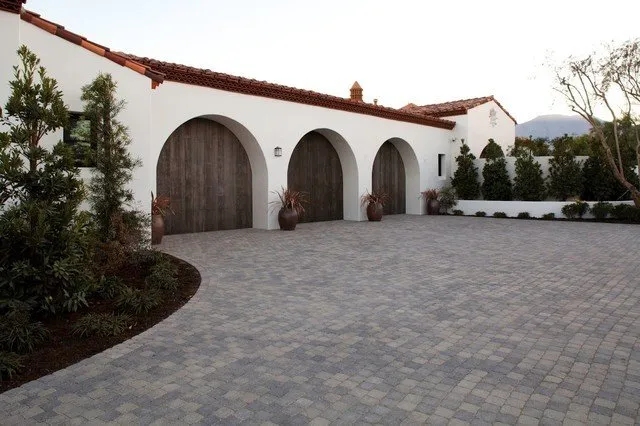 Expert landscape installation experts serving Palm Desert, CA - Farley Interlocking Pavingstones