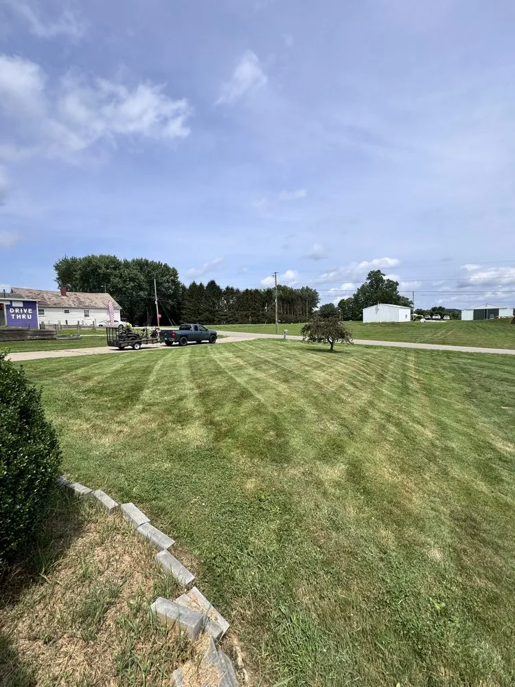 Top-rated lawn mowing service experts serving Zanesville, OH - Farmer Tae Landscaping