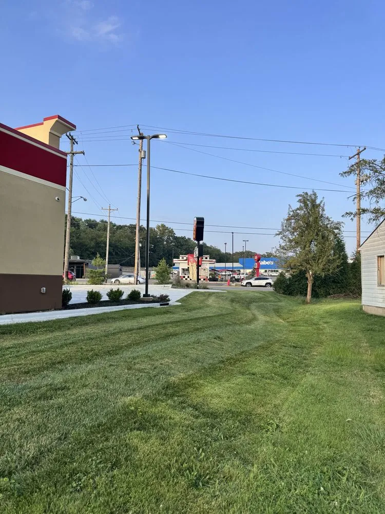 Top-rated yard cleanup service in Zanesville, OH - Farmer Tae Landscaping