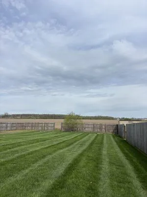 Farmers Lawn & Landscape Logo