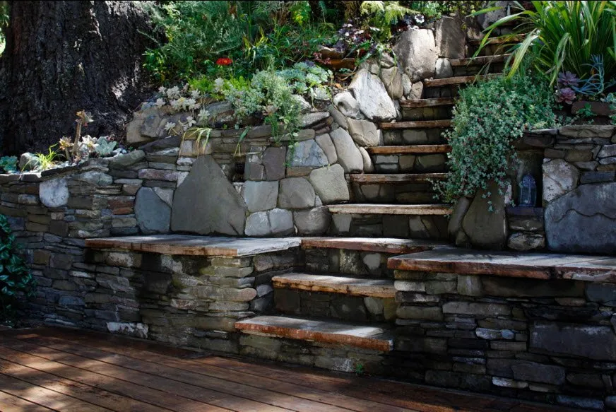 Custom lawn mowing service in Corte Madera, CA by Farnsworth Landscaping