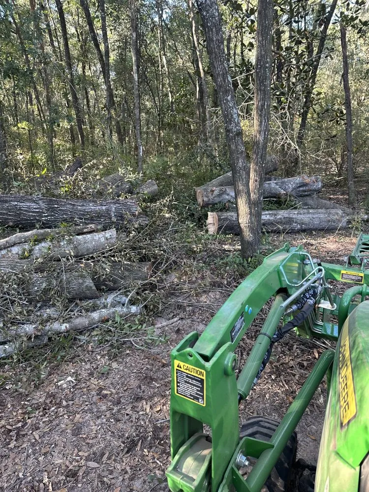 Expert garden landscaping in Tallahassee, FL by Farrar’s Tractor and Outdoor Services