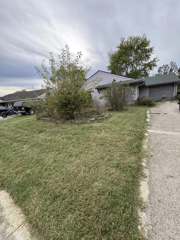 Custom yard maintenance for beautiful yards across Franklin, OH - Farris Landscaping