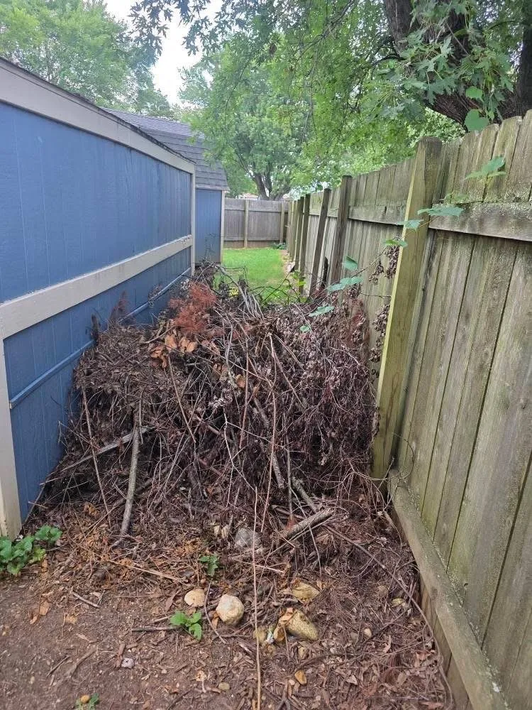 Professional yard cleanup service with custom design across Franklin, OH - Farris Landscaping