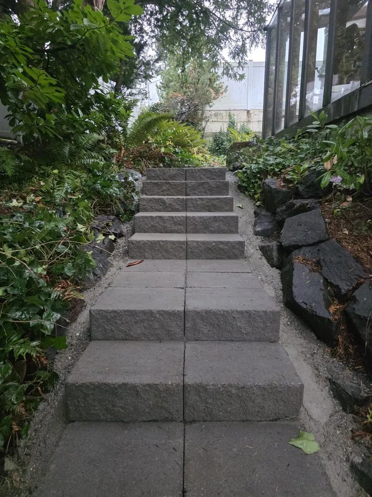 Top-rated lawn mowing service in Bellevue, WA by Fascination  Garden