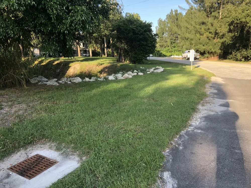 Custom garden landscaping in Sarasota, FL - Fast Grass LLC