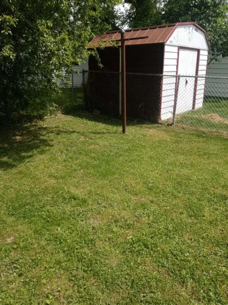 Top-rated outdoor landscaping experts serving Flint, MI - Fast N EZ Lawncare & Cleaning