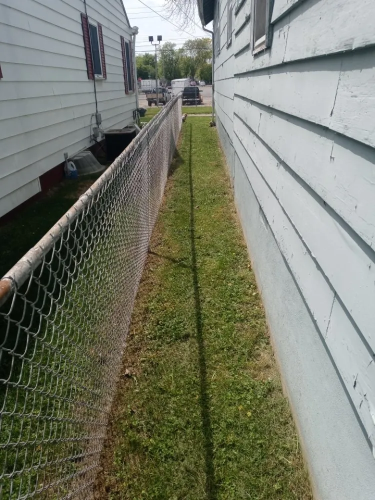 Expert residential landscaping in Flint, MI by Fast N EZ Lawncare & Cleaning