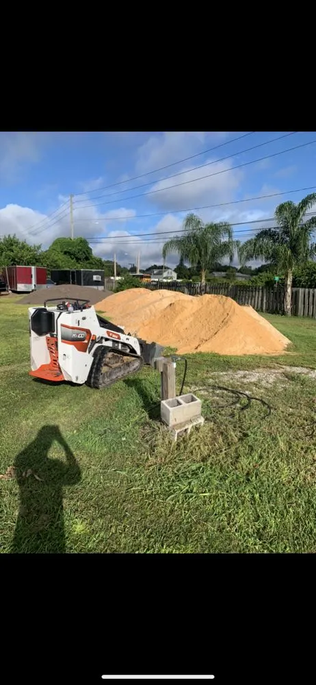 Professional lawn care service experts serving Tampa, FL - Fast Tracks Land Management