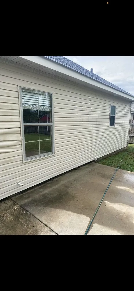 Top-rated lawn care service for homes across Ponchatoula, LA - Fatman’s Lawncare and Pressure Washing