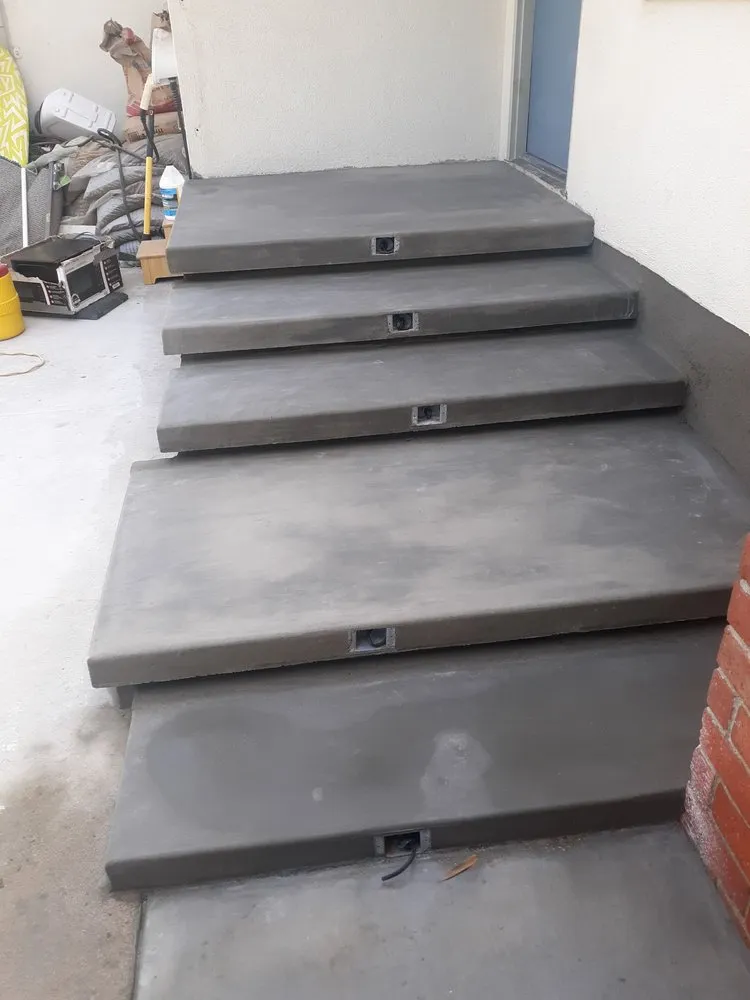 Reliable lawn mowing service in Los Angeles, CA - Favela Masonry & Landscapes